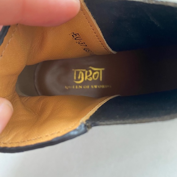 Tarot Black Leather Ankle Boots with Gold Studs Women's Size 6 - Picture 5 of 5